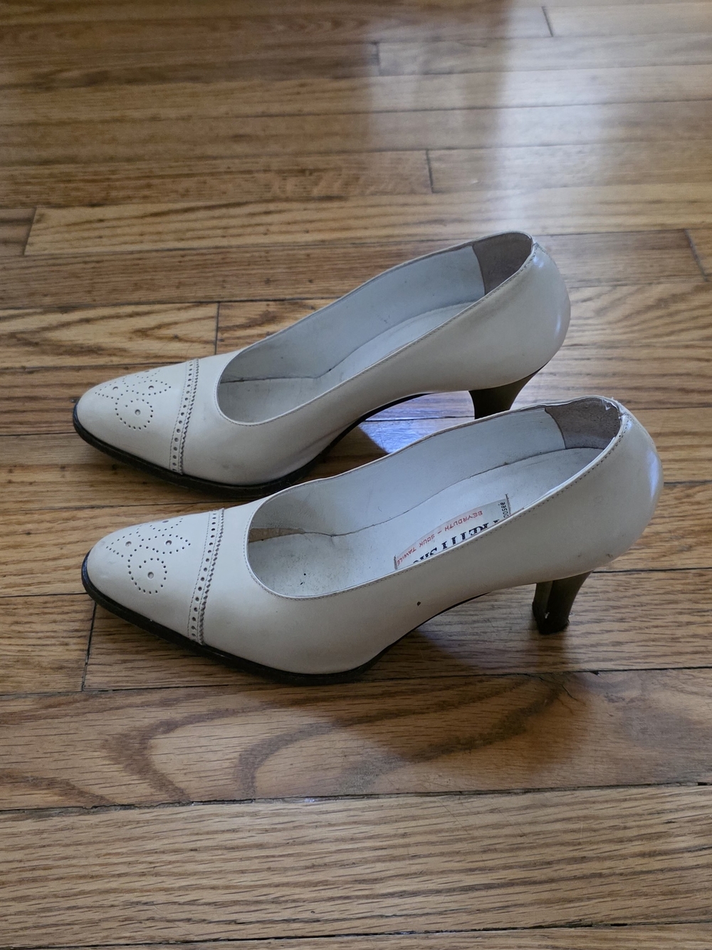 Vintage Off-White Leather Perforated Spectator Pumps